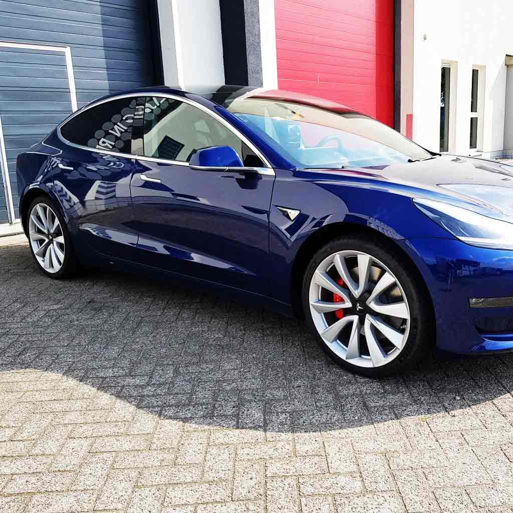 Top-End-Tesla-model-3