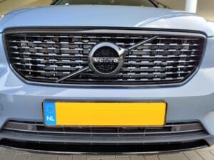 Volvo xc40 gril en achterzijde ontchromen